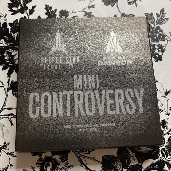 Mini Controversy Palette - Picture 3 of 4